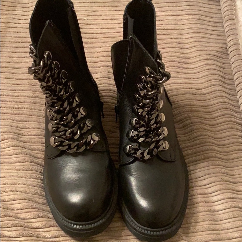 Boots Italian leather.